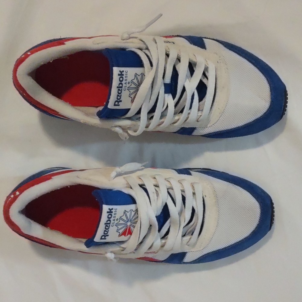 Classic Reebok size 8.5 - Picture 2 of 4